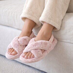 NWOT BCBGeneration Pink Fur Crisscross Slippers w/ Logo Heel Strap Womens Size 7